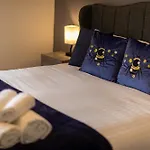 Royal Retreat & Lego Lodge With Free Parking!